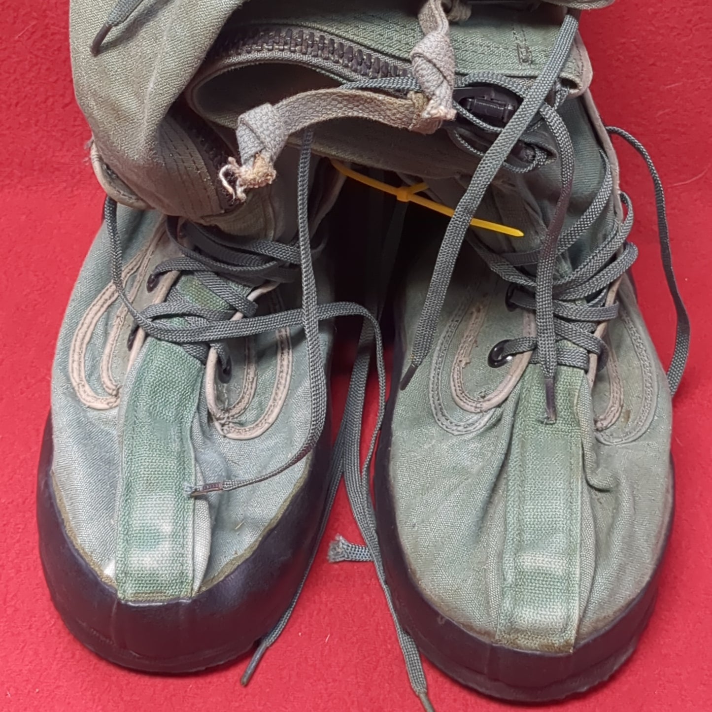 Cold Weather N-1B MUKLUK Boots (SMALL) USAF GI (Pre-Owned) with Wool Liners (CB01-MAY208)