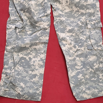 SET - US Army MEDIUM Xtra-Long Digital Pattern Combat Uniform ACU UCP Used (fb15-FEB82)