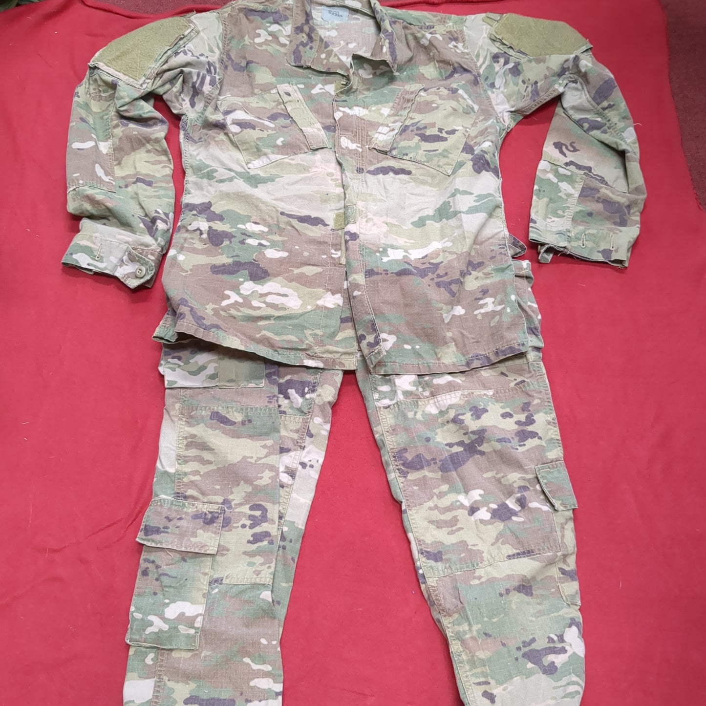 Set of medium regular deployment multicam uniform frac top pants used  (ocp9- ea05-enu79)