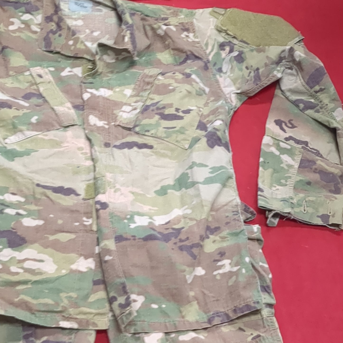 Set of medium regular deployment multicam uniform frac top pants used  (ocp9- ea05-enu79)