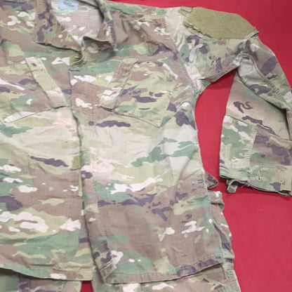 Set of medium regular deployment multicam uniform frac top pants used  (ocp9- ea05-enu79)