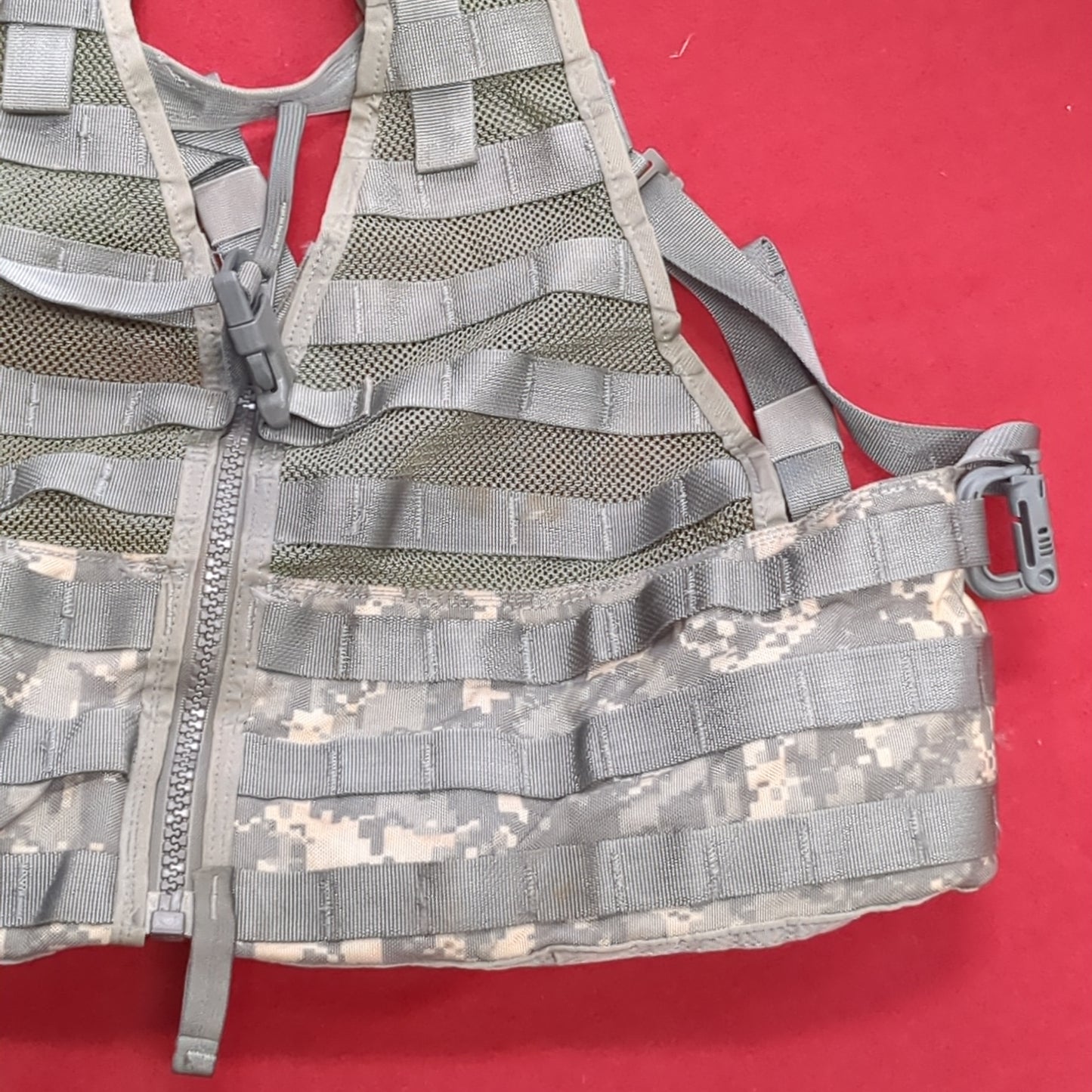 Chest Rig ACU Digitial Camo Fighting Load Carrier FLC Molle (eb06-JUL180)