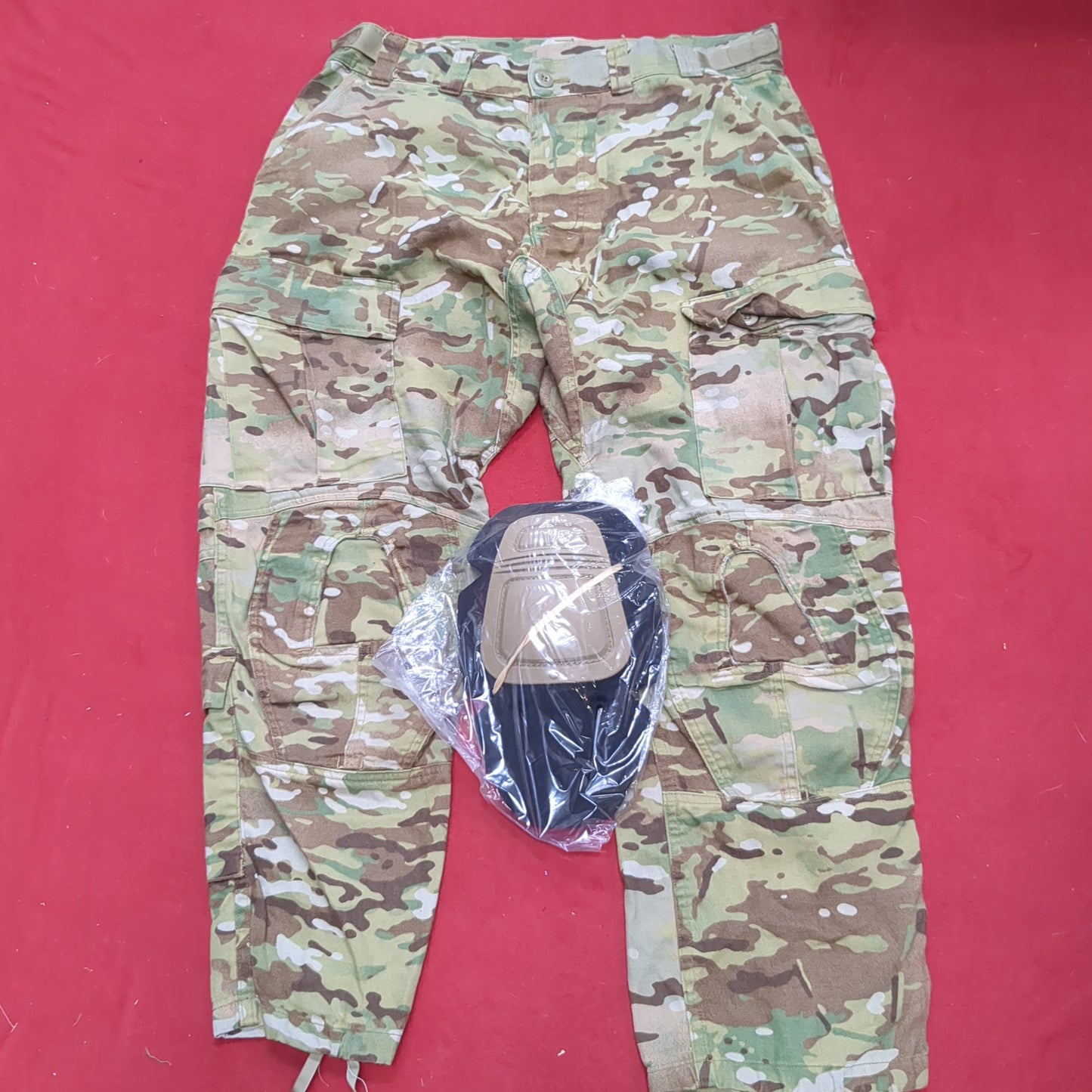 US Army Small Short Combat OCP Multicam FRAC Pants w/ Knee Pads Excellent Condition (ocp1- fa19-MAR65)