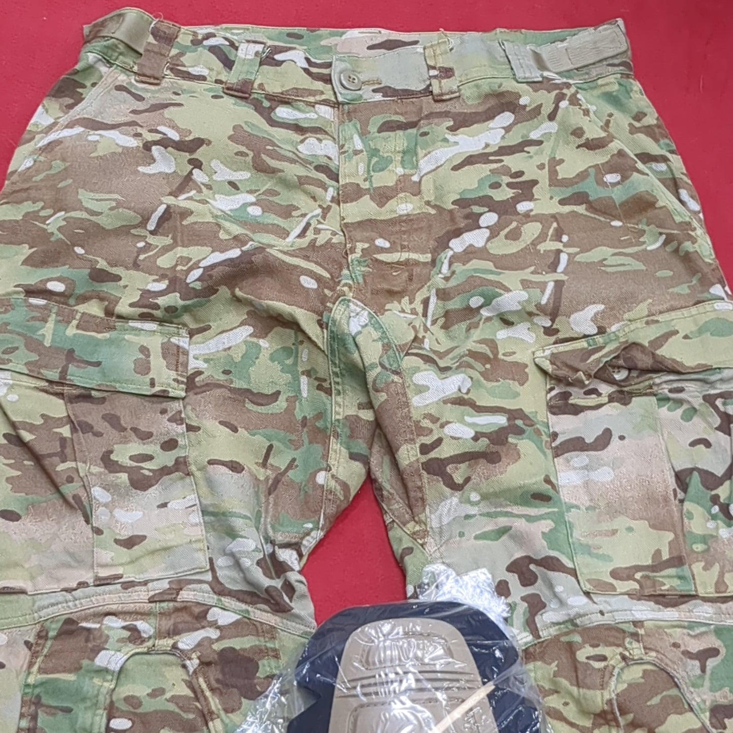 US Army Small Short Combat OCP Multicam FRAC Pants w/ Knee Pads Excellent Condition (ocp1- fa19-MAR65)