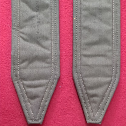 US Army 1945 Pair of Shoulder Straps (19a14)