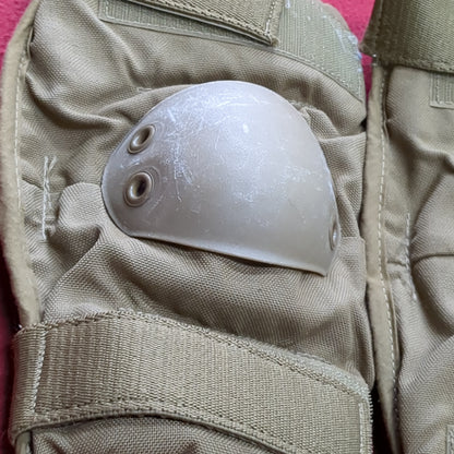 US Army Coyote Elbow Pads Size Medium Good Condition (gcg2- da12-AUG120)