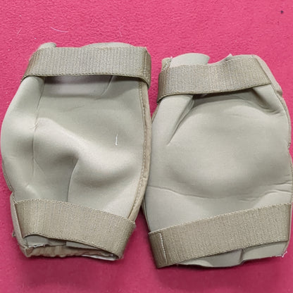 US Army Coyote Elbow Pads Size Medium Good Condition (gcg2- da12-AUG120)