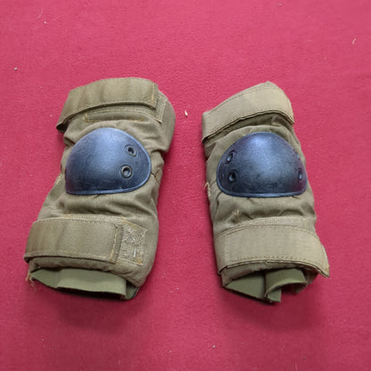 Bijan's Medium US Military Issue Coyote Elbow Pads (09s17)