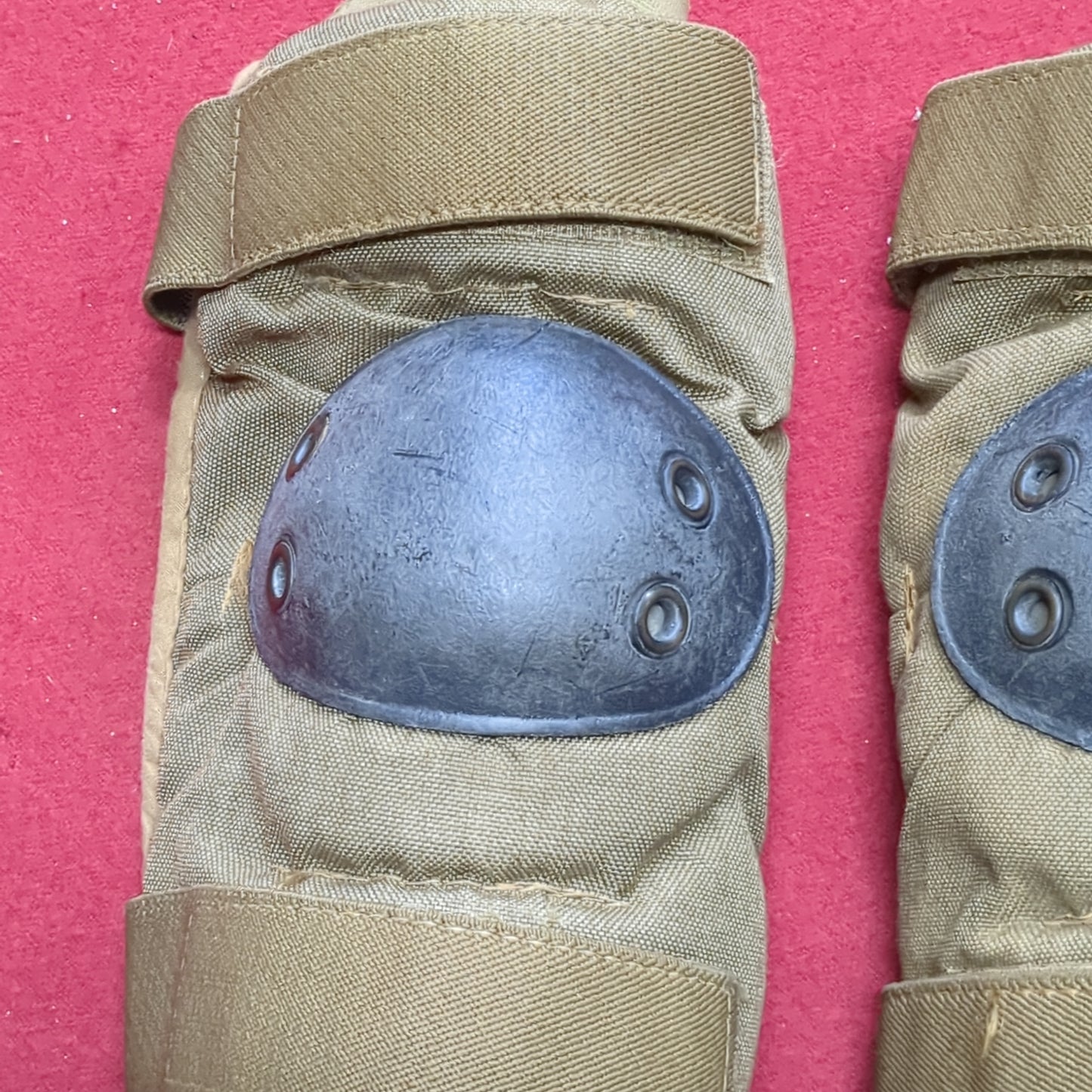 Medium Bijan's US Military Issue Coyote Brown Elbow Pads (08s14)