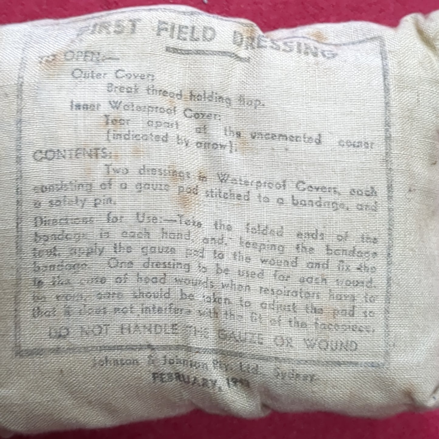 2pk WWII 1942/1943 First Field Dressing Johnson & Johnson (11S (ab10-i)