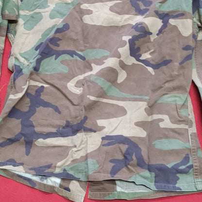 US Army Woodland Camo Coat Size Small X-Short (20s ac15-24)