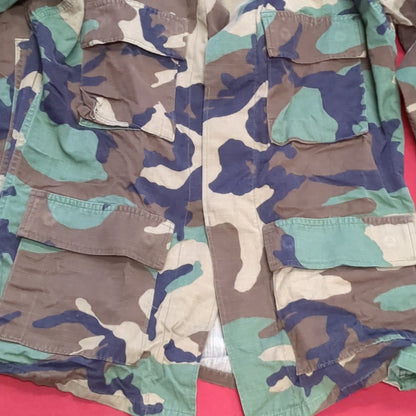 US Army Woodland Camo Coat Size Small Regular (21s ac15-30)