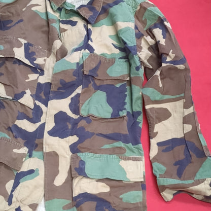 US Army Woodland Camo Coat Size Small Regular (21s ac15-30)