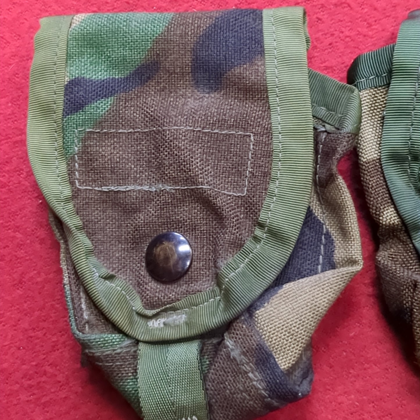 - Lot of 2 - US Army Hand Grenade Molle II BDU Woodland Pouch (28s44)