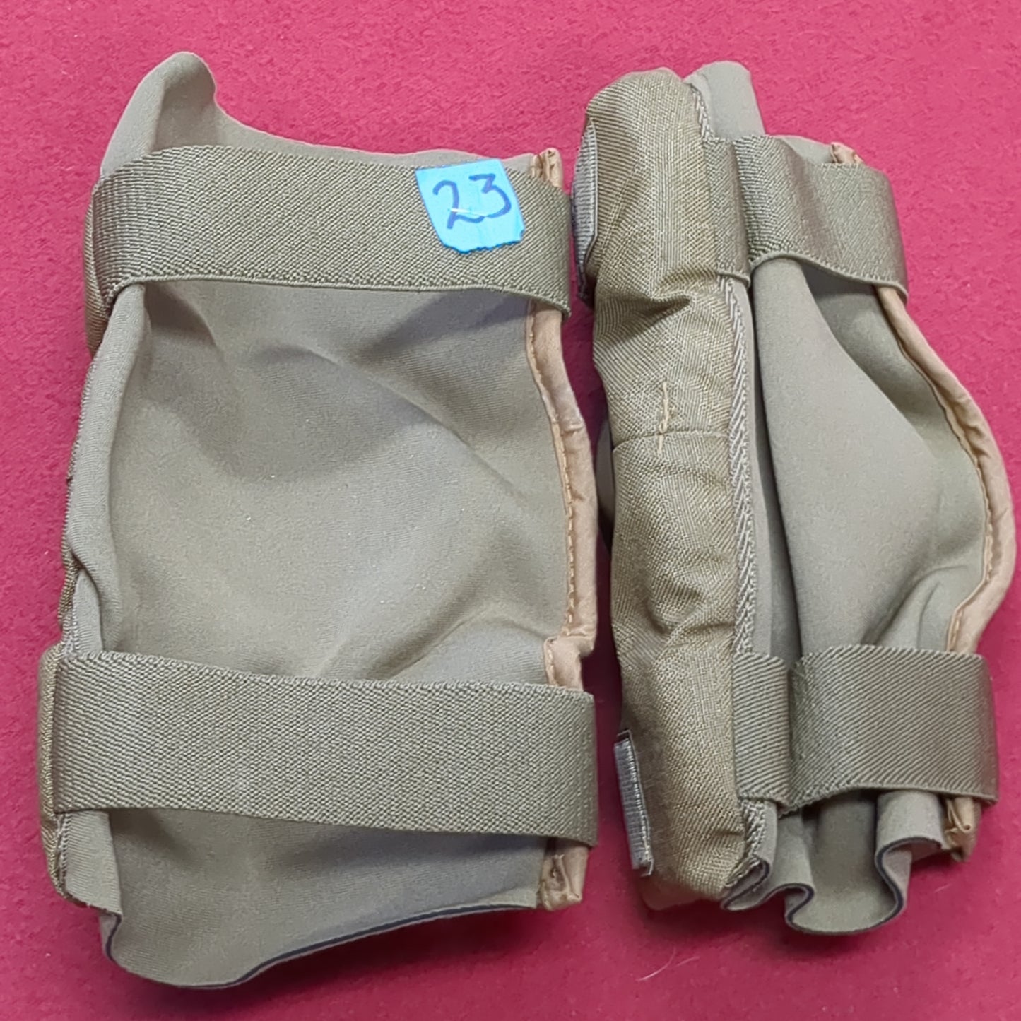 US Army Coyote Elbow Pads Size Large (43CR cb4-23)