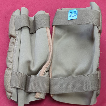 US Army Coyote Elbow Pads Size Large (43CR cb4-25)