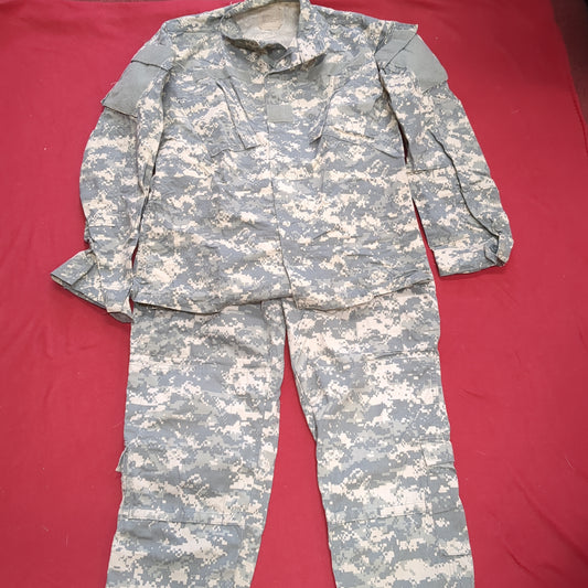 Set of US Army Digital Camo Coat and Trouser Size Small Regular (31CR ca6-41)