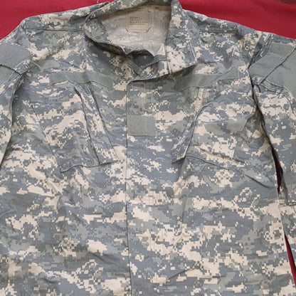 Set of US Army Digital Camo Coat and Trouser Size Small Regular (31CR ca6-41)