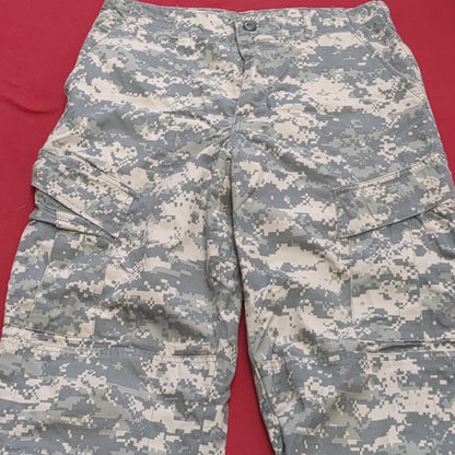 Set of US Army Digital Camo Coat and Trouser Size Small Regular (31CR ca6-41)