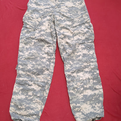 Set of US Army Digital Camo Coat and Trouser Size Small Regular (31CR ca6-41)