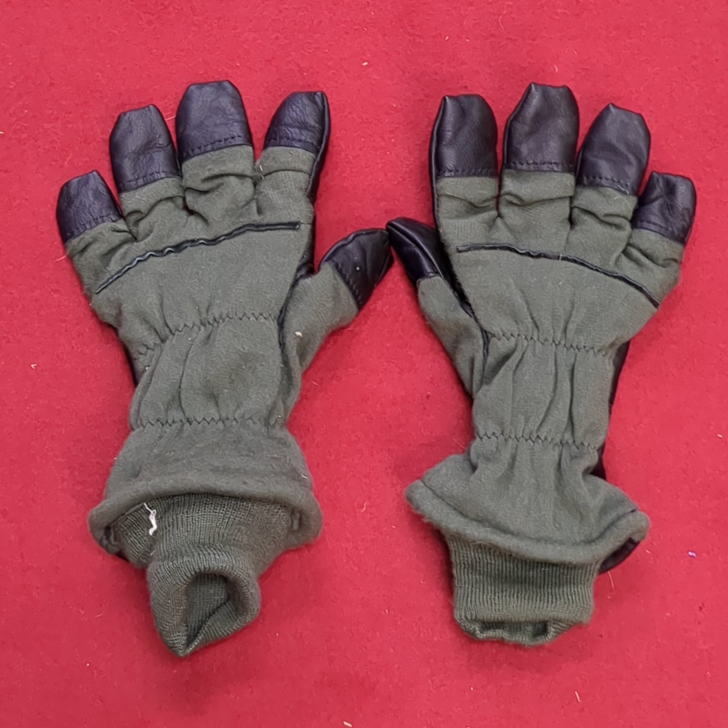 - Unused - Men's Size 5 HAU-15/P Flyer's Intermediate Cold Weather Gloves (42CR- cb3-AUG249)