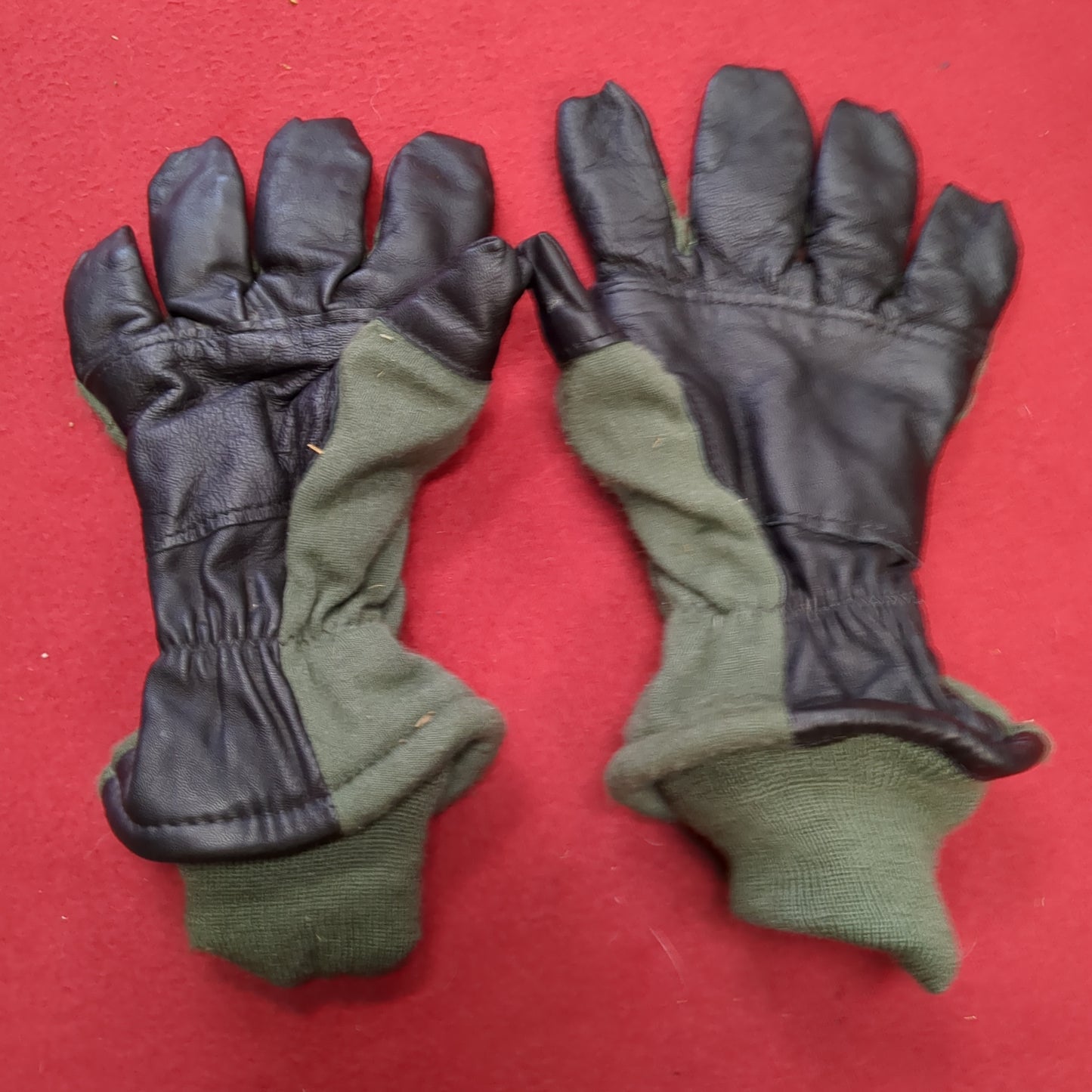 - Unused - Men's Size 5 HAU-15/P Flyer's Intermediate Cold Weather Gloves (42CR- cb3-AUG249)