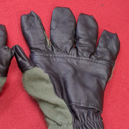 - Unused - Men's Size 5 HAU-15/P Flyer's Intermediate Cold Weather Gloves (42CR- cb3-AUG249)