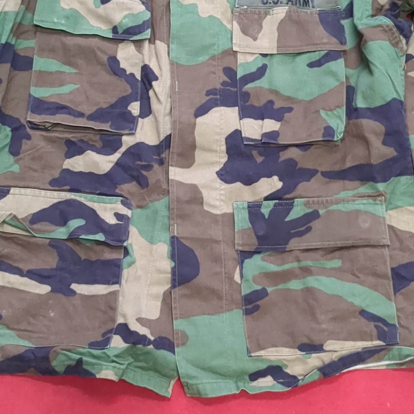 US Army Woodland Camo Coat Size Medium Short Hood Condition (A04- DC02-A9)