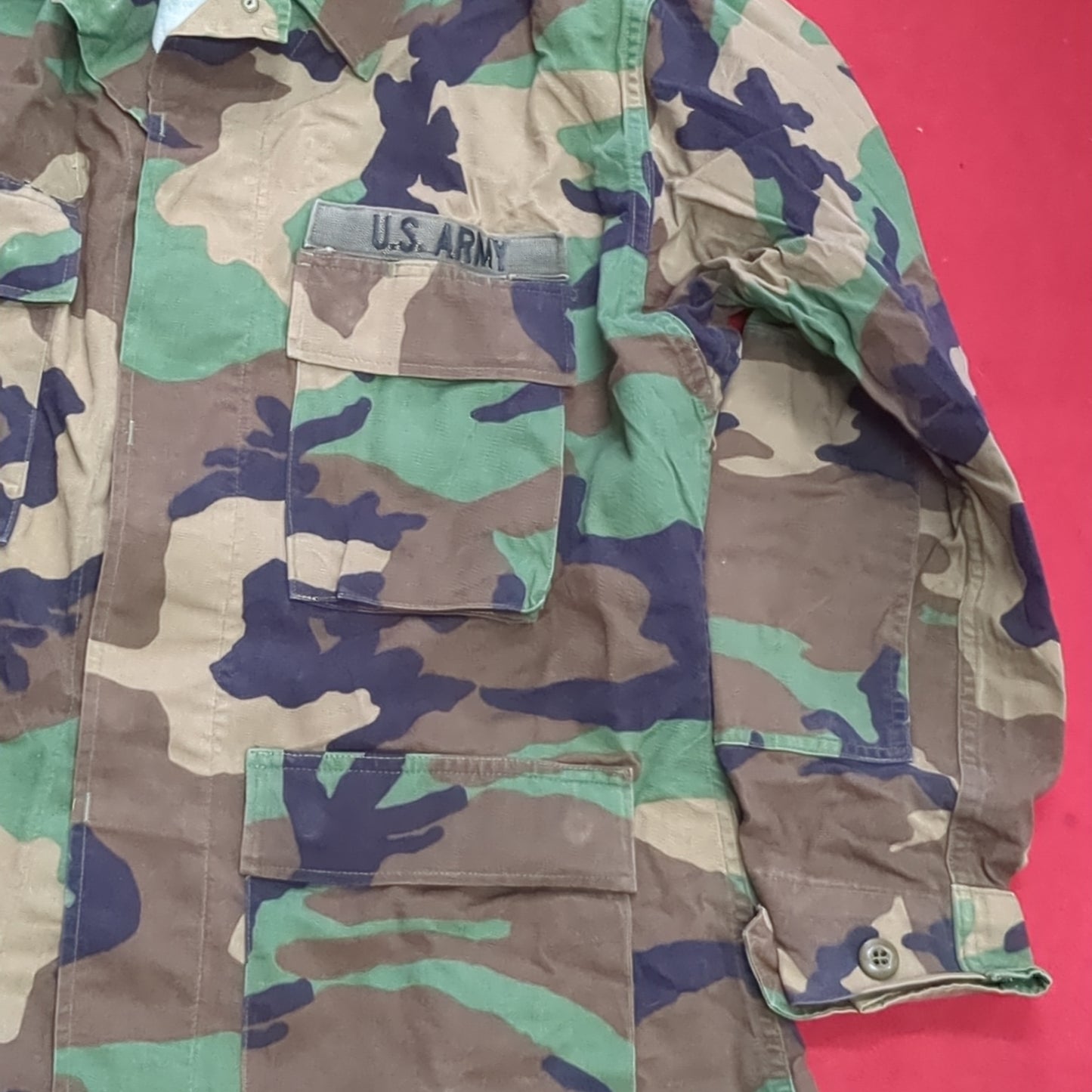 US Army Woodland Camo Coat Size Medium Short Hood Condition (A04- DC02-A9)