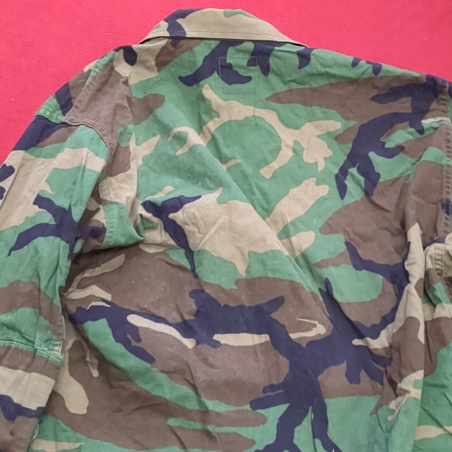 US Army Woodland Camo Coat Size Medium Short Hood Condition (A04- DC02-A9)