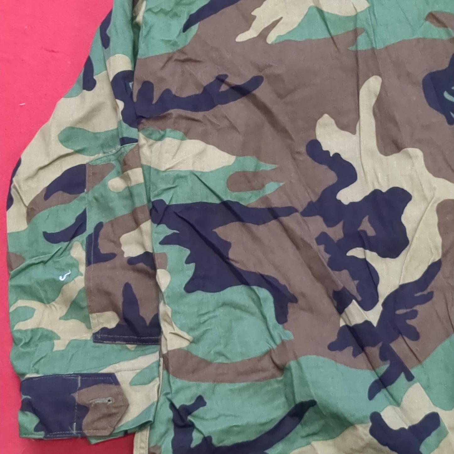 US Army Woodland Camo Coat Size Medium Short Good Condition (A04- DC02-A8)