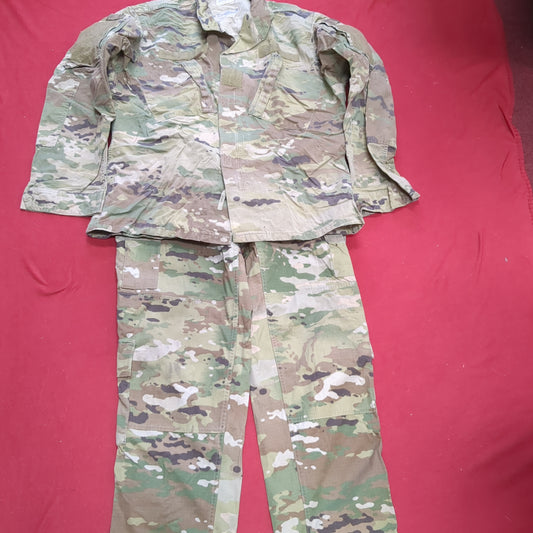 SET of US Army Medium Regular Uniform OCP Top and Bottom Good Condition (A16- da10-1)