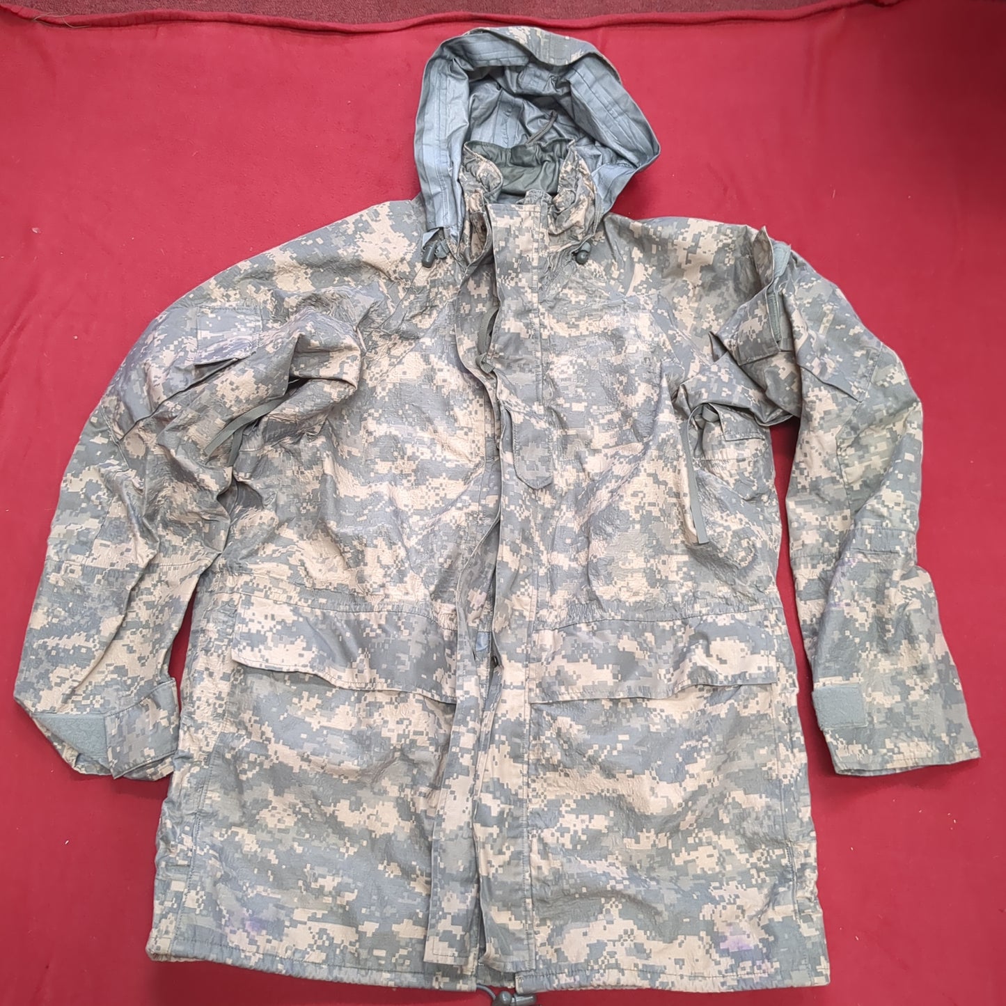 US Army Medium Long Gore-tex Extreme Cold Weather Parka Jacket ACU Used (acu-SEP22)