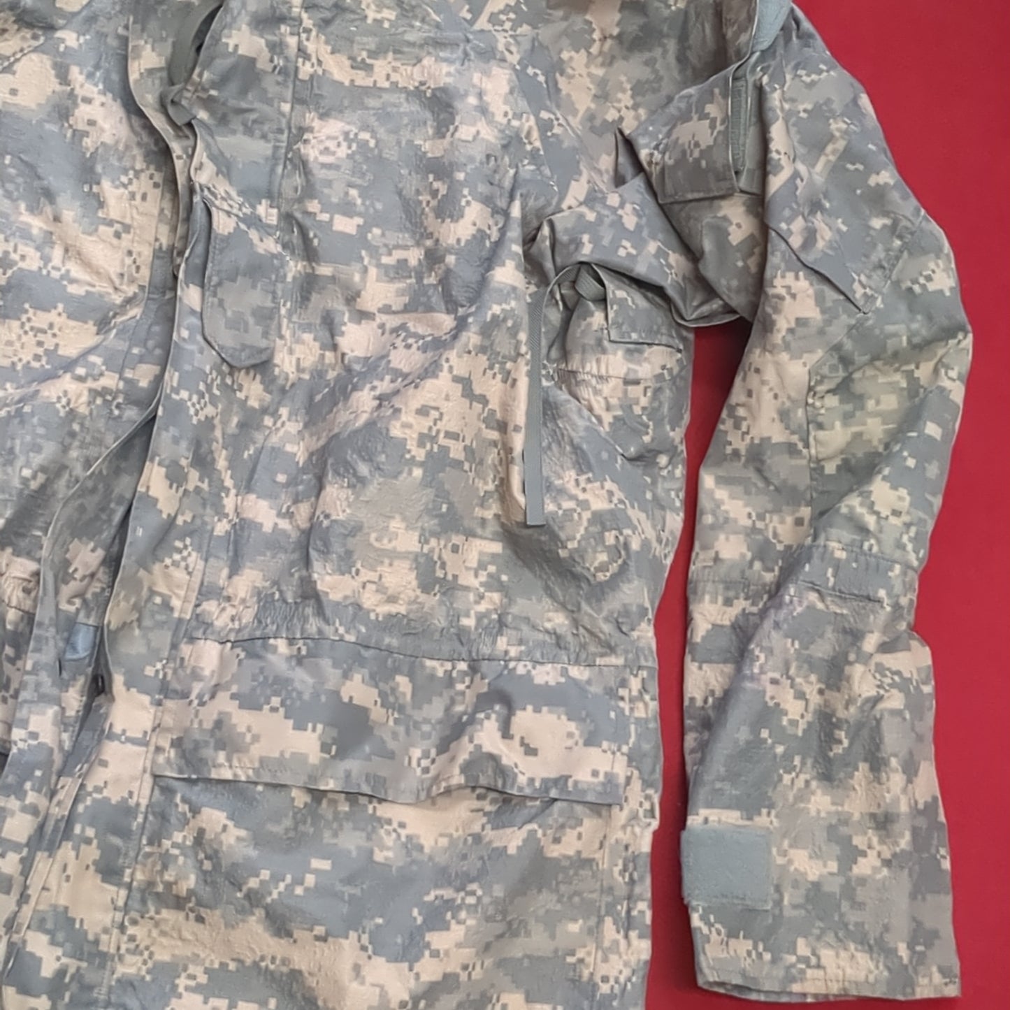 US Army Medium Long Gore-tex Extreme Cold Weather Parka Jacket ACU Used (acu-SEP22)