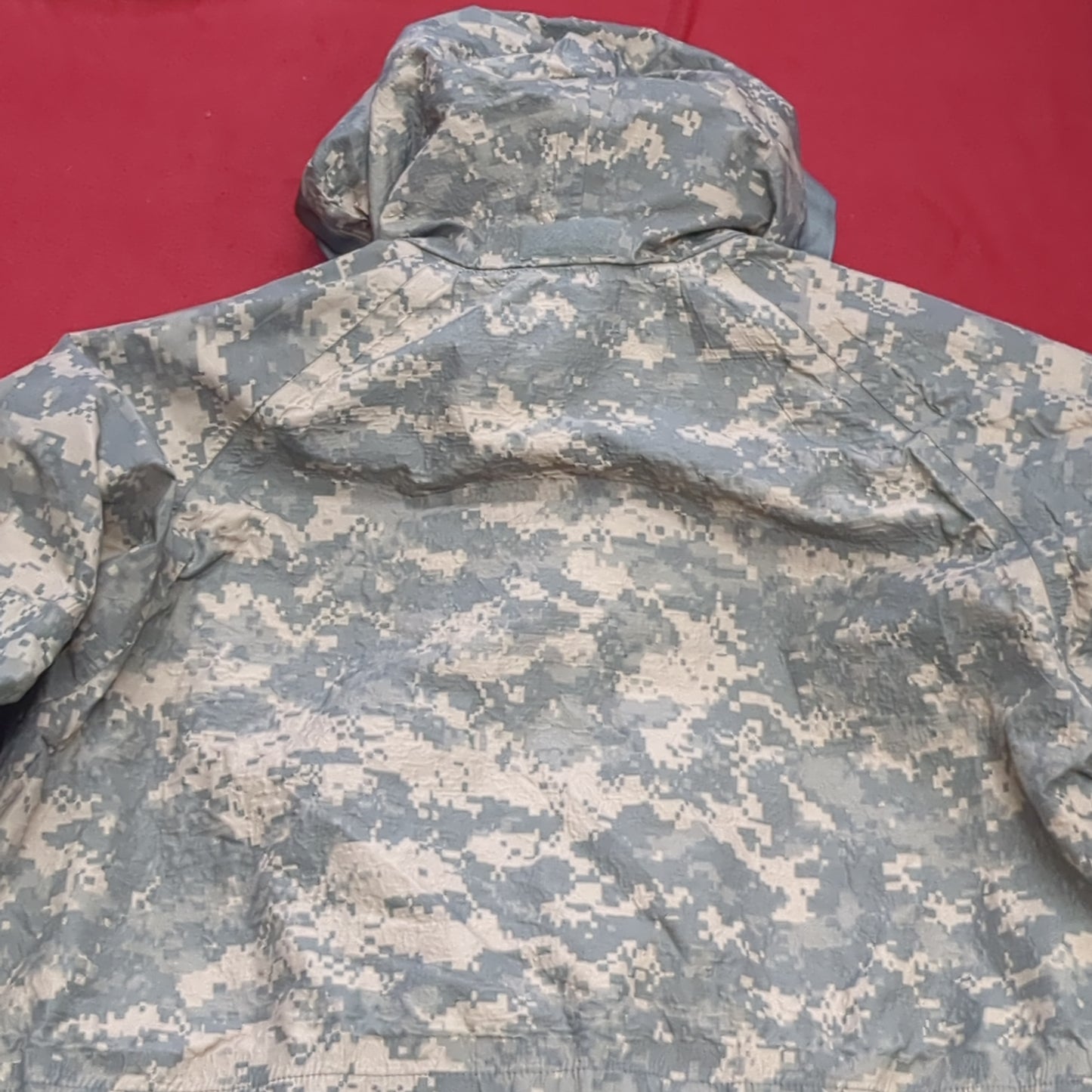 US Army Medium Long Gore-tex Extreme Cold Weather Parka Jacket ACU Used (acu-SEP22)