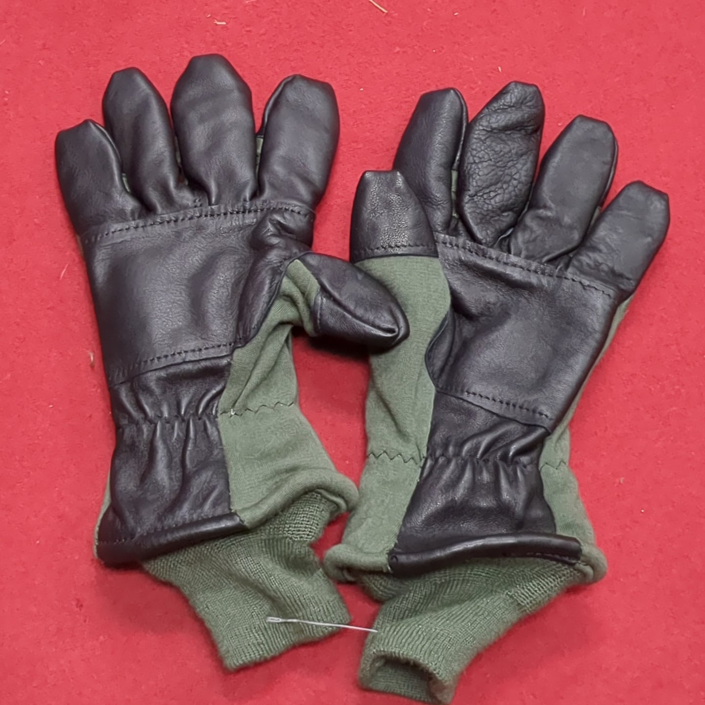 - Unused - Men's /Small/Medium (5) HAU-15/P Flyer's Intermediate Cold Weather Gloves (42cr- cb3-SEP100)