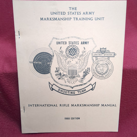 BOOK THE UNITED STATES MARKSMANSHIP TRAINING UNIT SHOOTING TEAM 1968 EDITION(BOX 25)