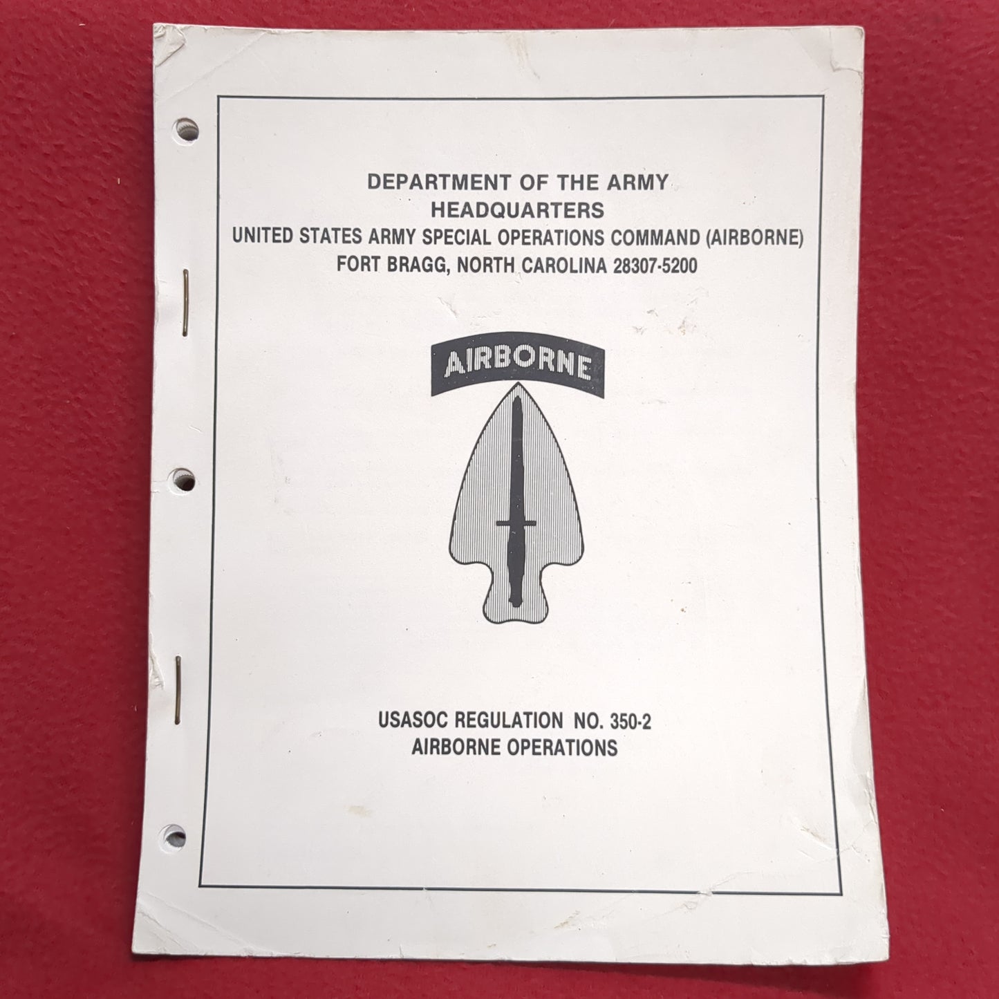 BOOK -    DEPARTMENT OF THE ARMY HEADQUARTERS: UNITED STATES ARMY SPECIAL COMMAND (AIRBORNE)  FORT BRAGG, NORTH CAROLINE 2807-5200: USASOC REGULATION NO.350-2: AIRBORNE OPERATIONS 1 APRIL 1992(BOX 28)