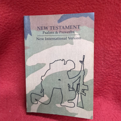 BOOK - HOLY BIBLE:NEW INTERNATIONAL VERSION: CONTAINING THE OLD TESTAMENT AND THE NEW TESTAMENT: INTERNATIONAL BIBLE SOCIETY: 1984  (BOX34)