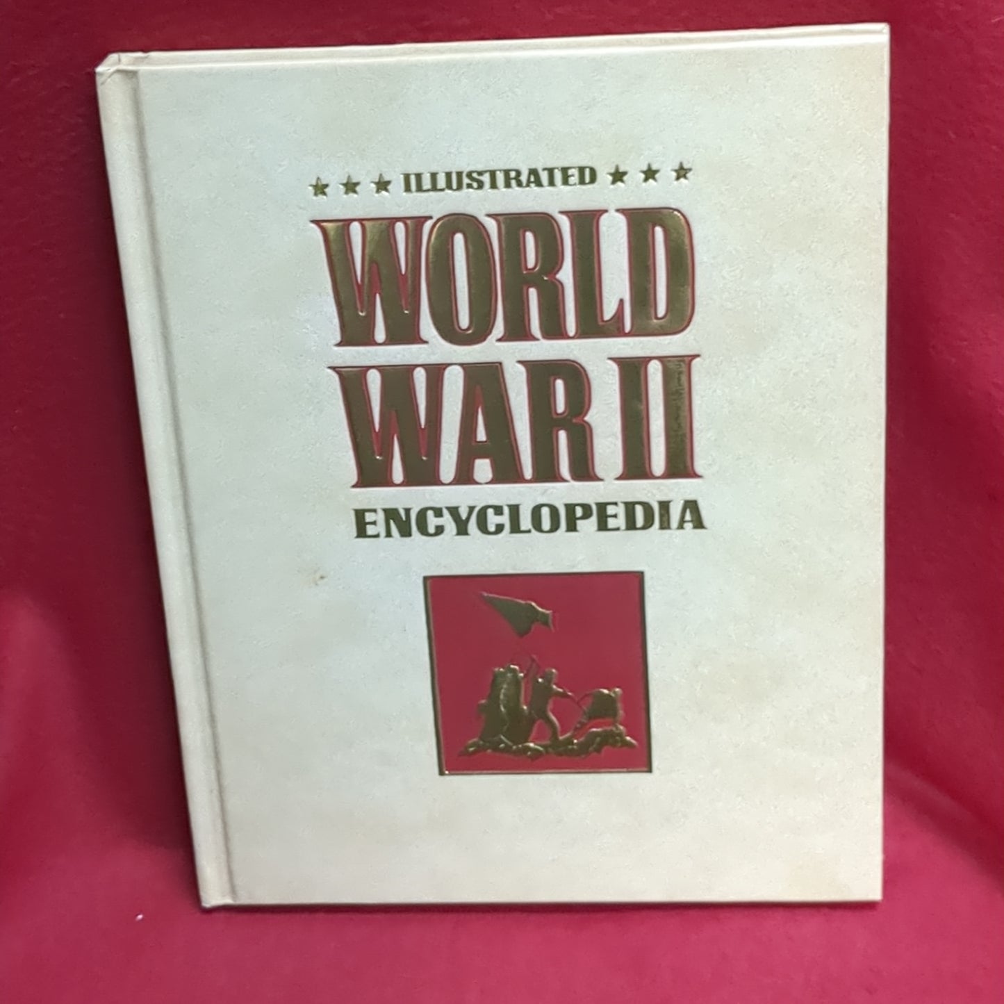 BOOK -    ILLUSTRATED WORLD WAR TWO ENCYCLOPEDIA BASED ON THE ORIGINAL TEXT OF LIEUTENANT COLONEL EDDY BAUER: 1978(BOX35)