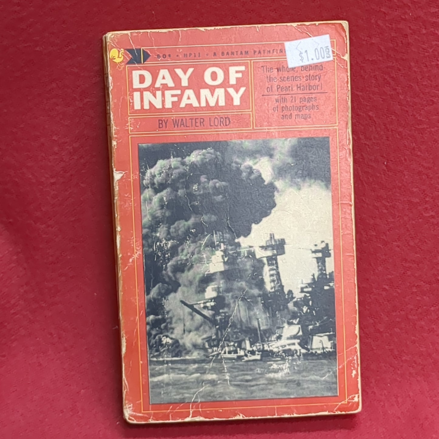 BOOK -   DAY OF INFAMY: BY WALTER LORD (ILLUSTRATED AND PHOTOGRAPHS) NOVEMBER 1965 (BOX36)