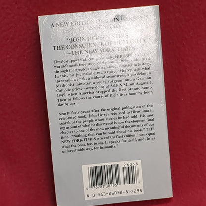 BOOK -  HIROSHIMA: A NEW EDITION WITH A FINAL CHAPTER WRITTEN FORTY YEARS AFTER THE EXPLOSION: WRITTEN BY JOHN HERSEY: SEPTEMBER 1986 (BOX36)