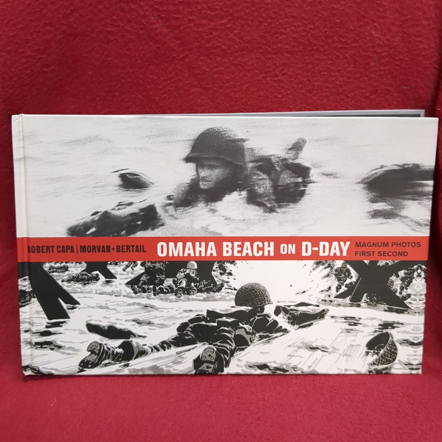 BOOK  OMAHA BEACH ON D-DAY  (BOX41)