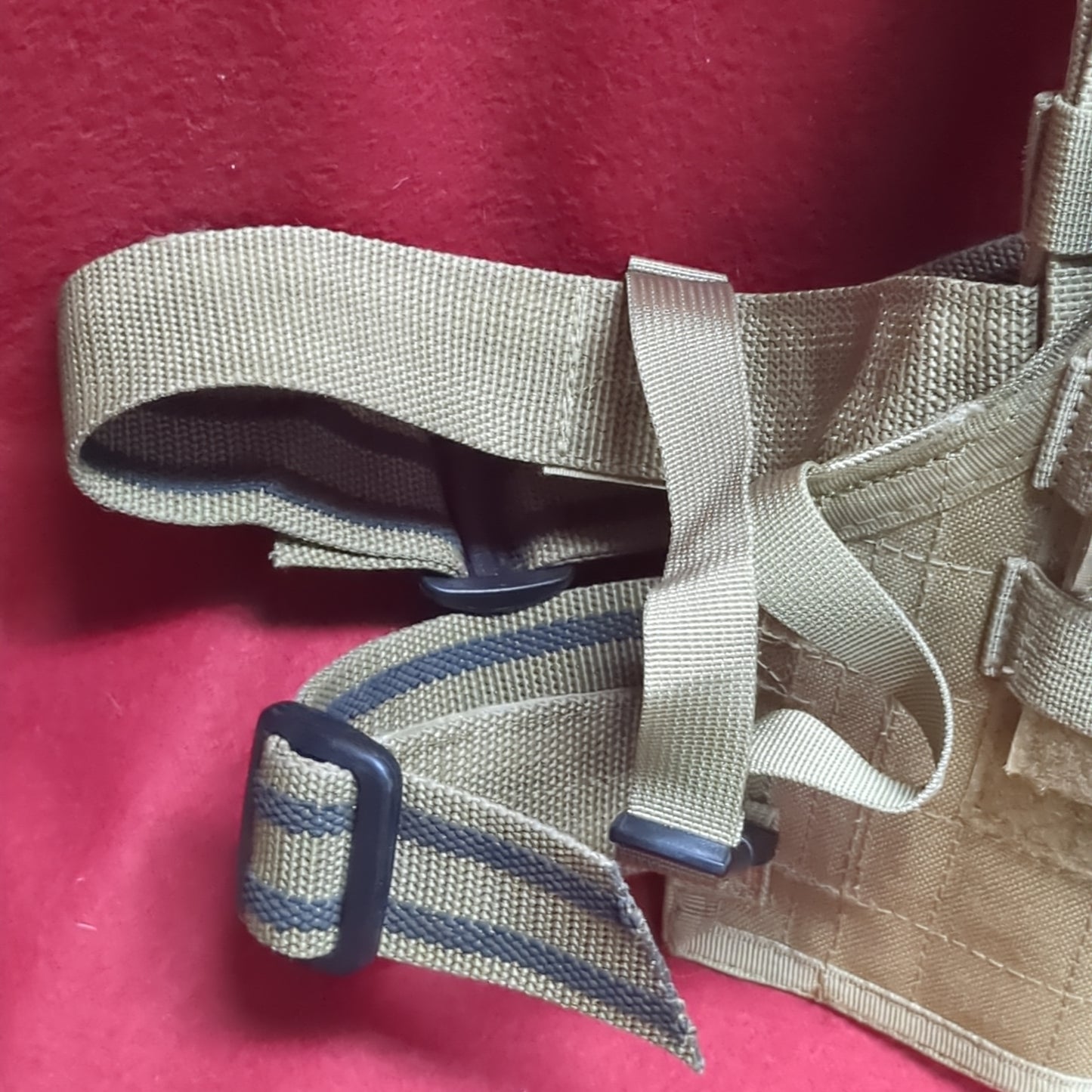 BLACKHAWK Tactical  RIGHT HANDED Holster Drop Leg Coyote Good Condition (aa02-FEB06)