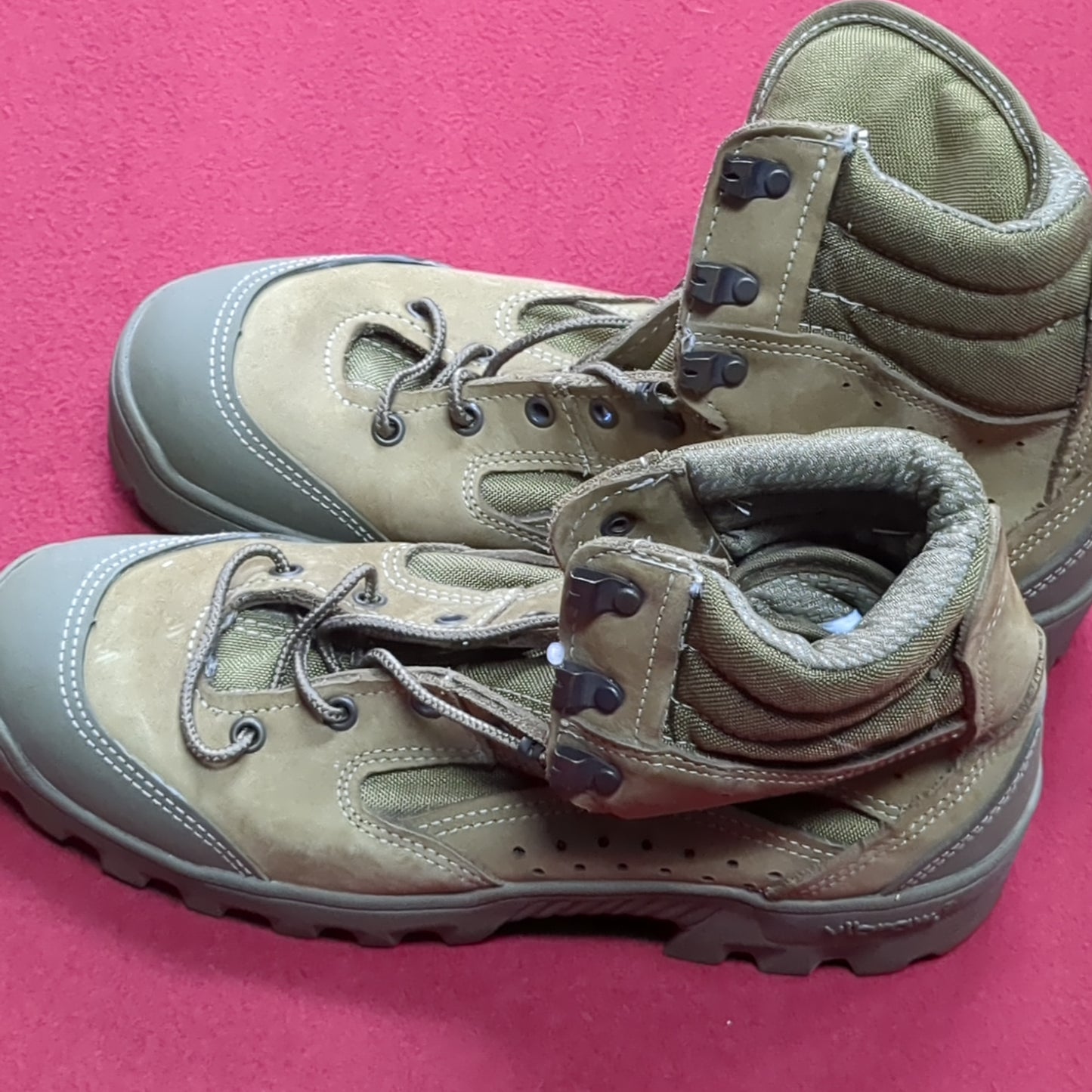 US Army Bates 9 R E03612C  Deployment Mountain Combat Boots Excellent Condition (cb01-MAR42)