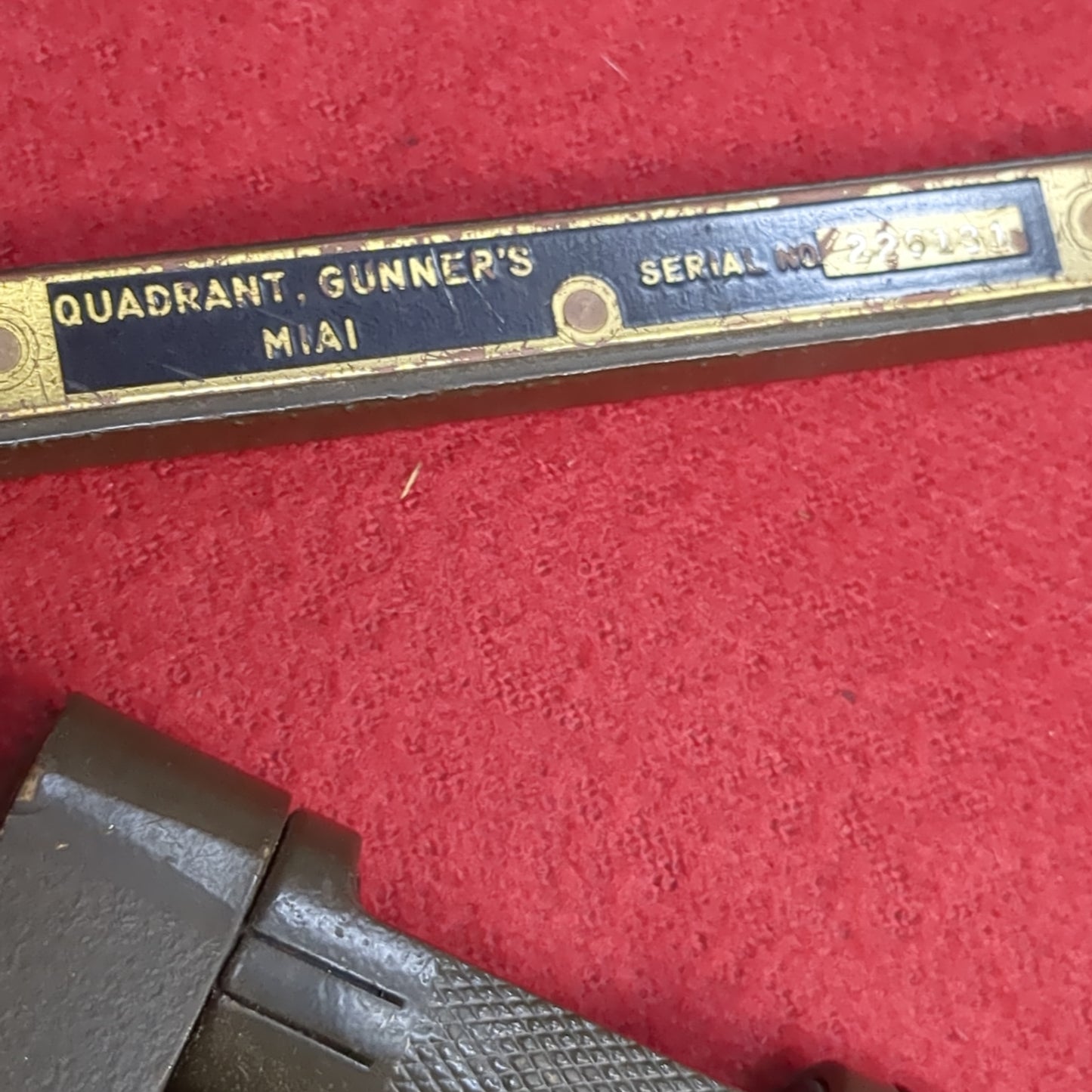 US Military M1A1 Gunners Quadrant w/ M82 Metal Carrying Case  (gsk2-MAR69)