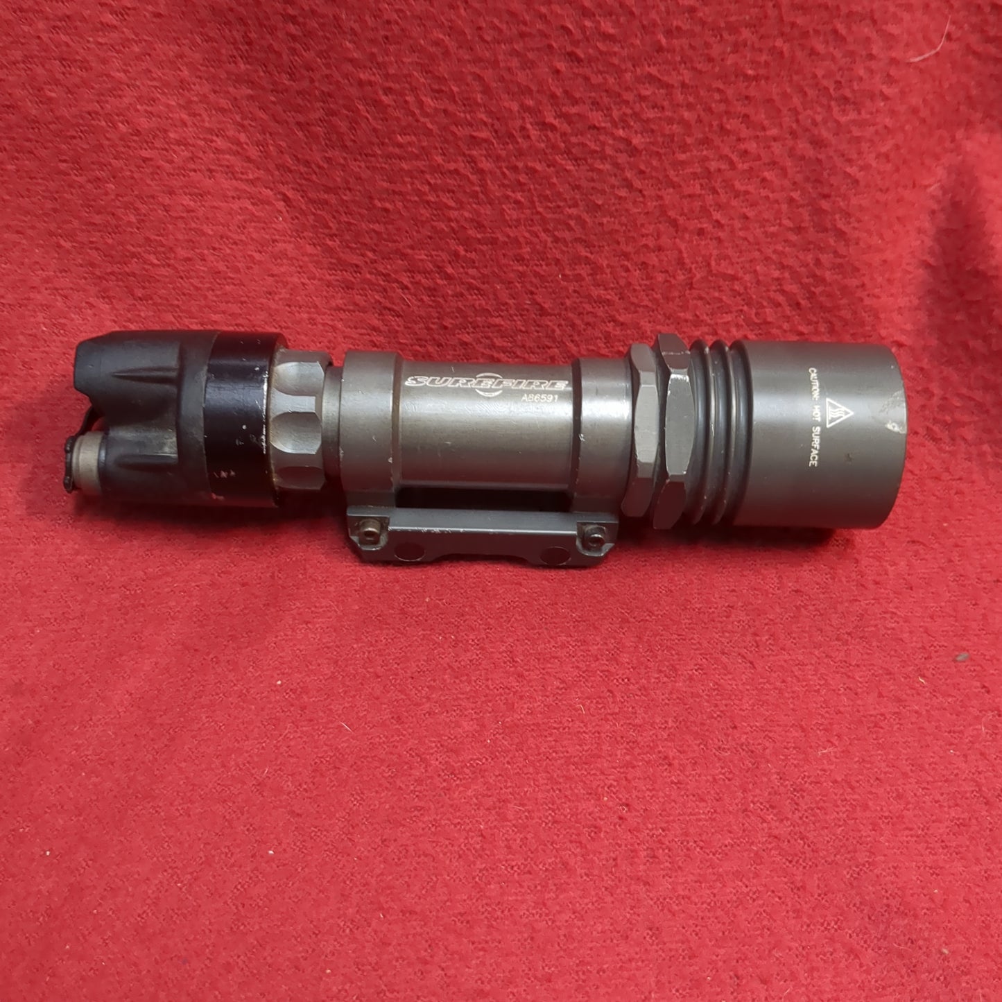 SureFire Flashlight W/ Rail Mount (j09-MAR72)