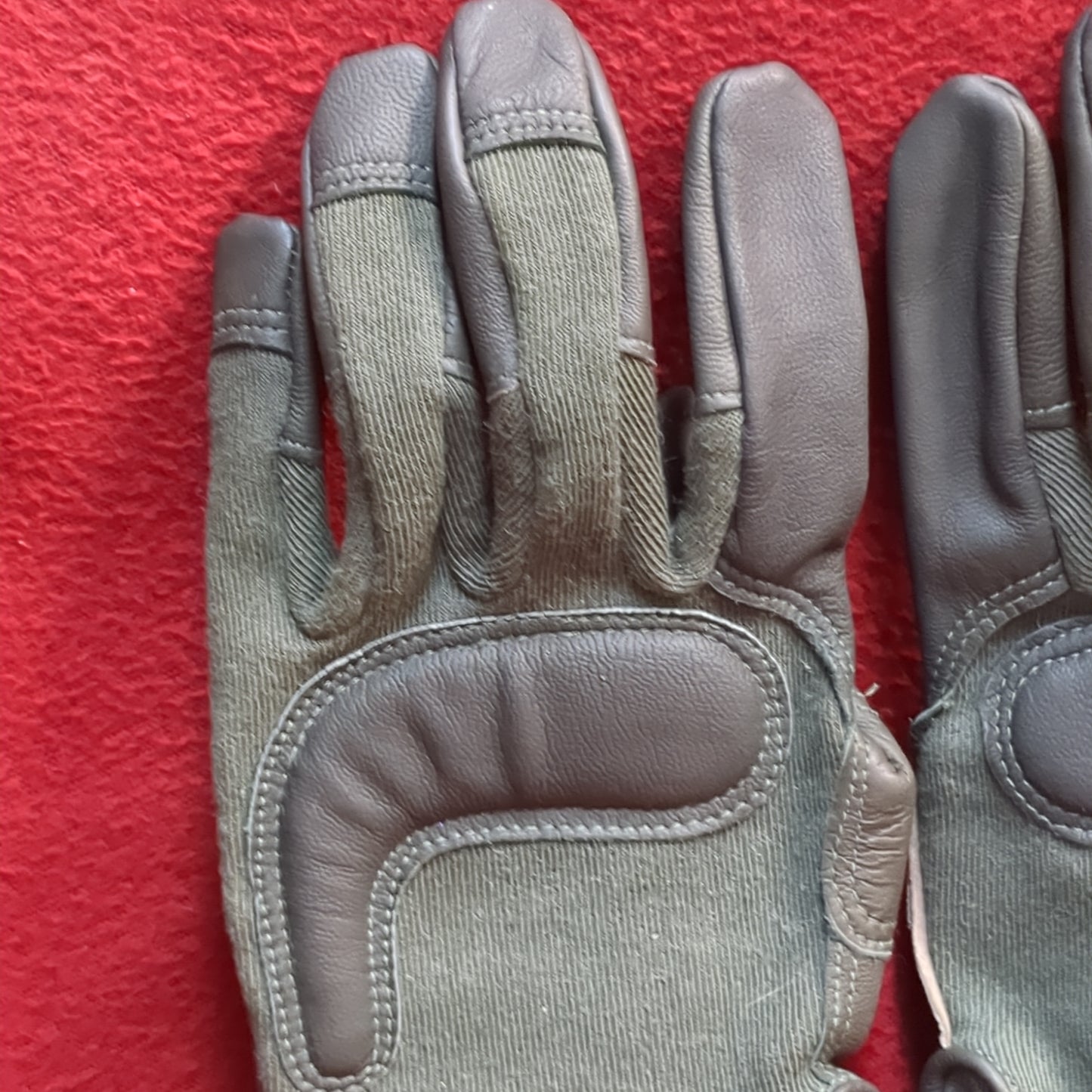 Set of US Army Medium HWI Goatskin Kevlar Hot Weather Combat Gloves Used (40cr- cb2-ALP67)