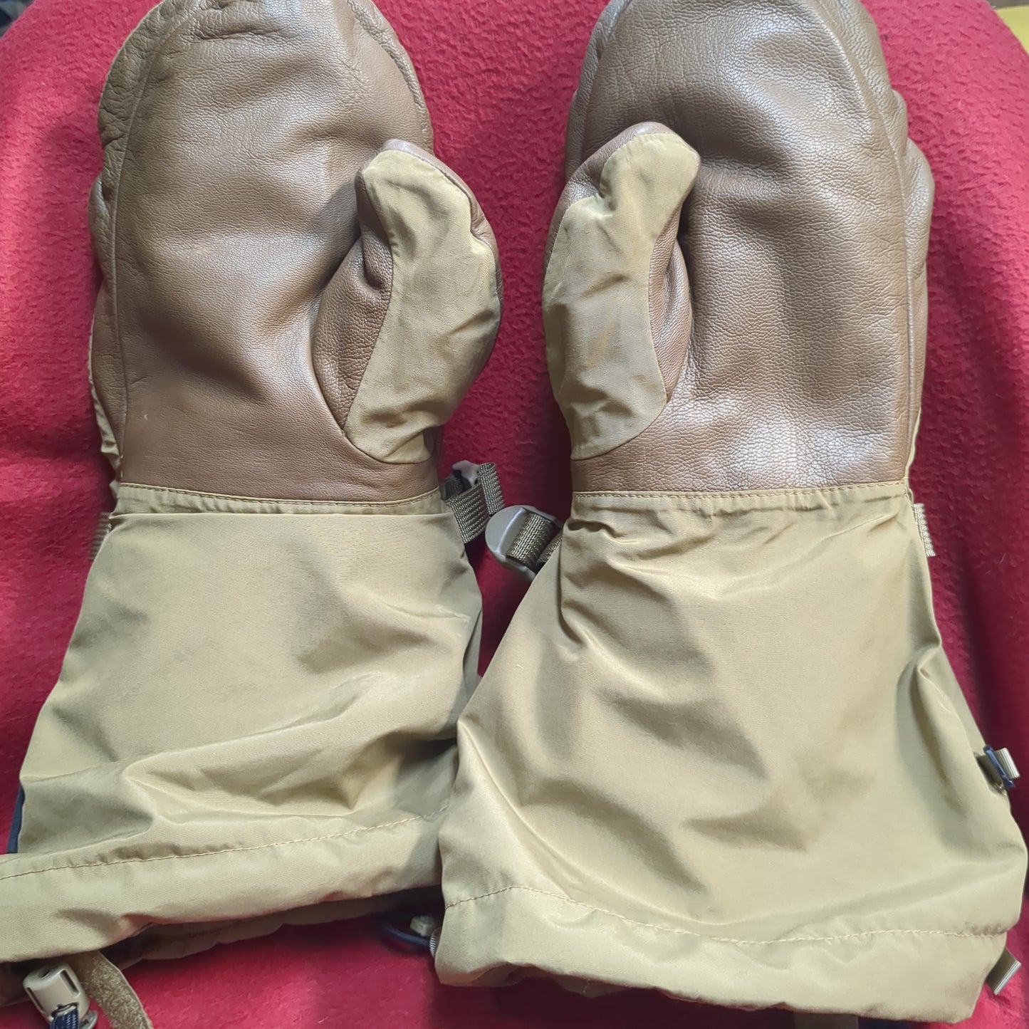 Outdoor Research AGS Firebrand TF Mitts Medium Coyote Excellent Condition (40cr- cb2-YAM03)