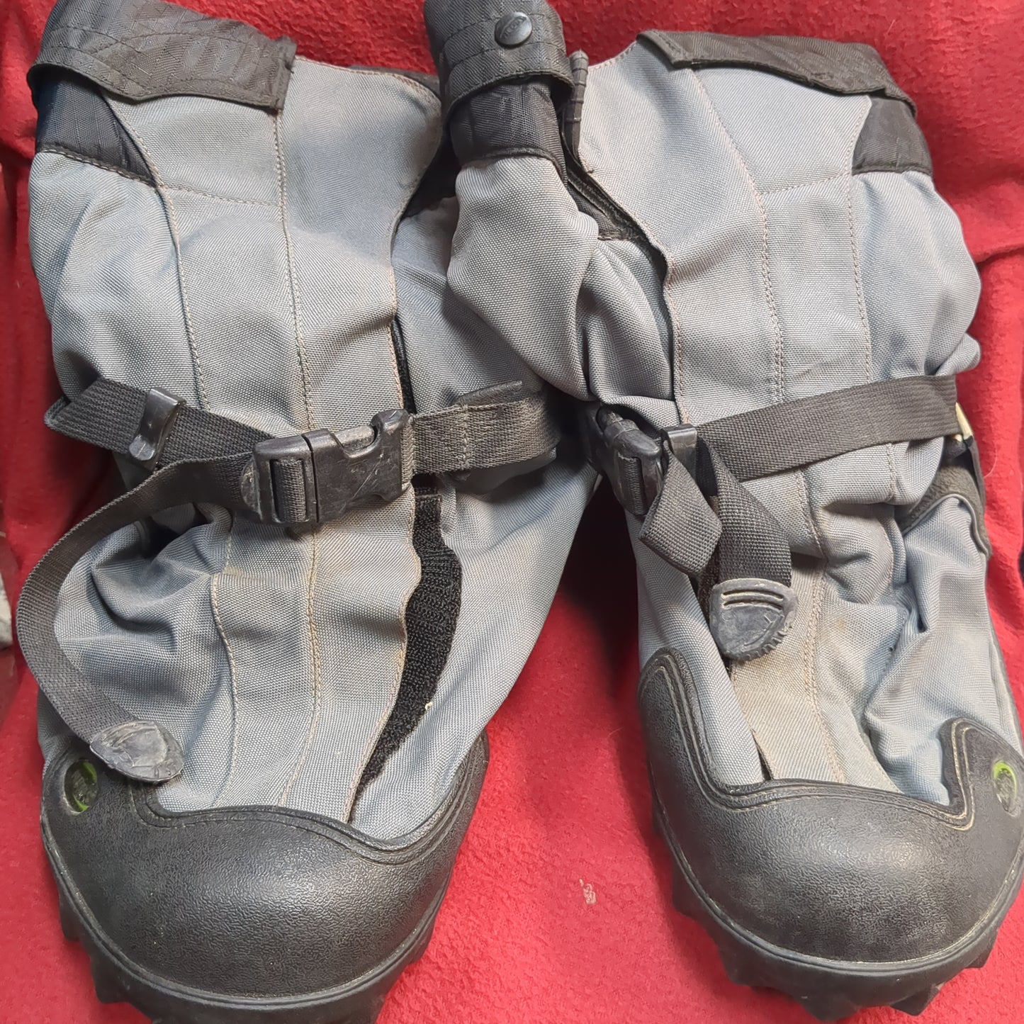 NEOS Navigator Expandable Winter Overshoes XL Used (cb01-YAM09)